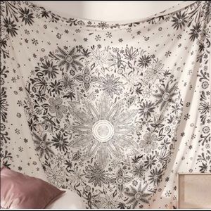 Ioana Daisy Medallion Tapestry